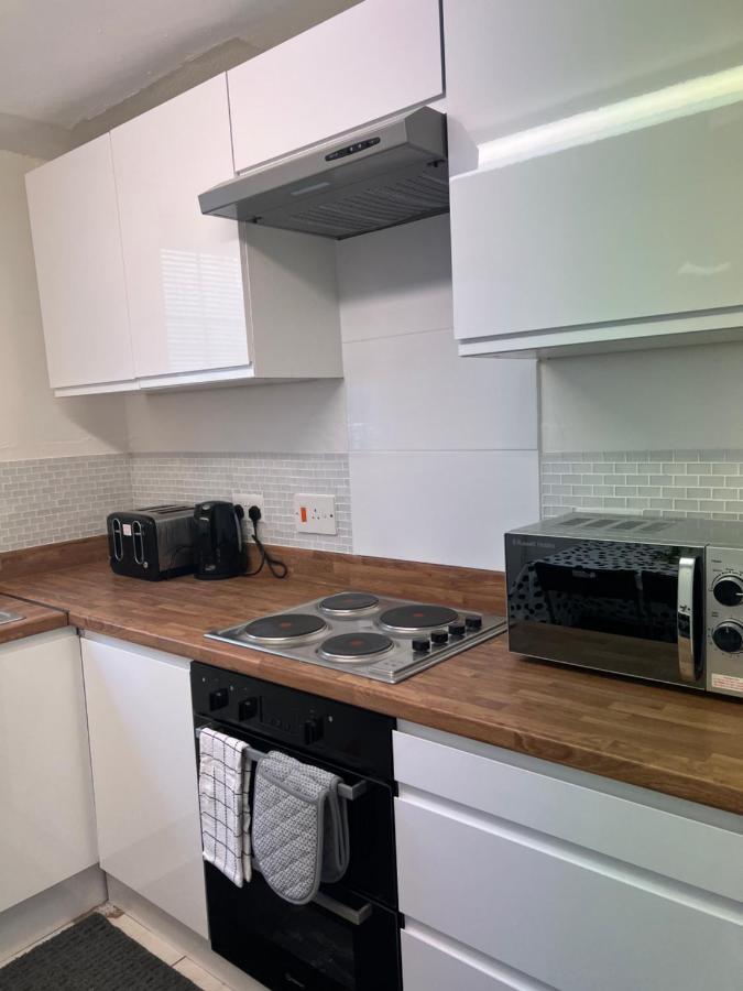 2 Bedroom Flat, 2 Minutes Walk To Bethnalgreen Station, Central Лондон Екстериор снимка