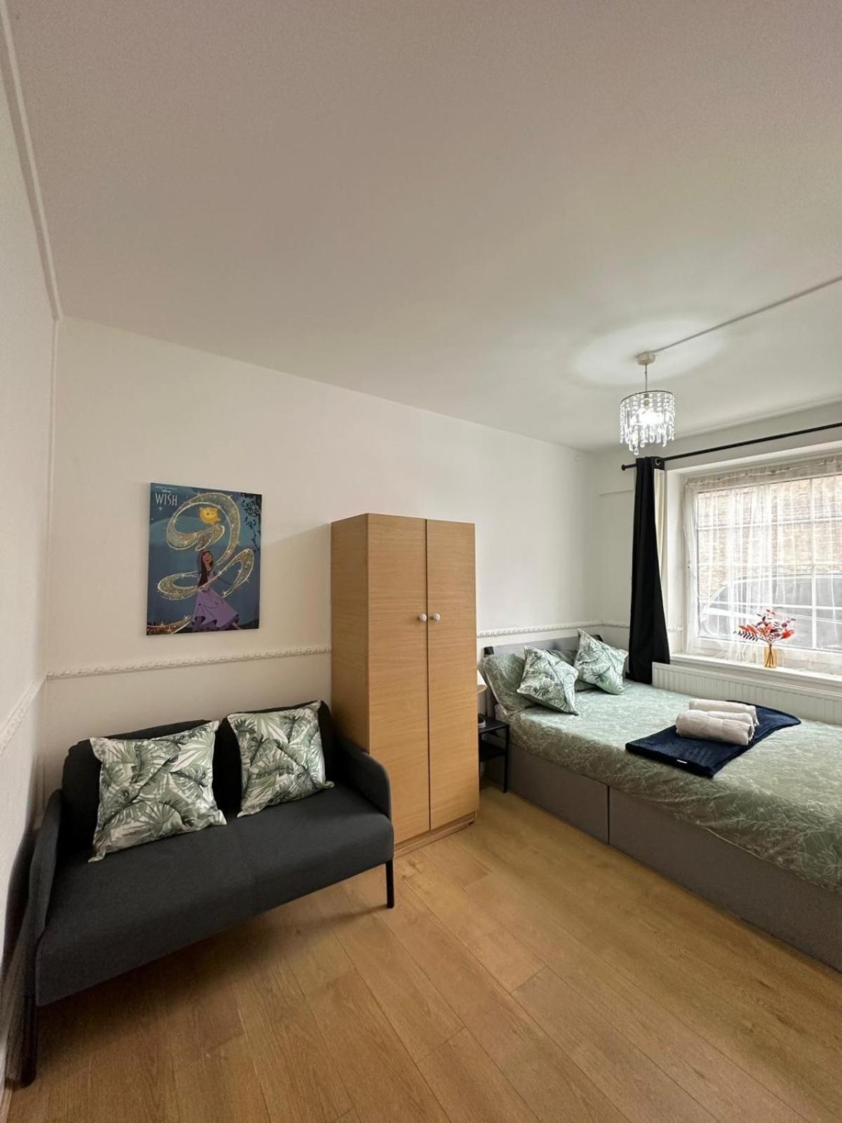 2 Bedroom Flat, 2 Minutes Walk To Bethnalgreen Station, Central Лондон Екстериор снимка