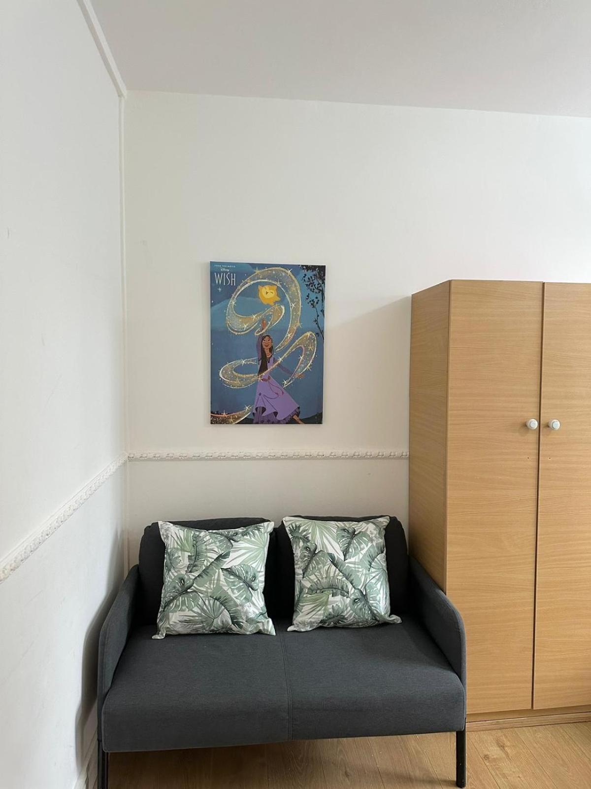 2 Bedroom Flat, 2 Minutes Walk To Bethnalgreen Station, Central Лондон Екстериор снимка