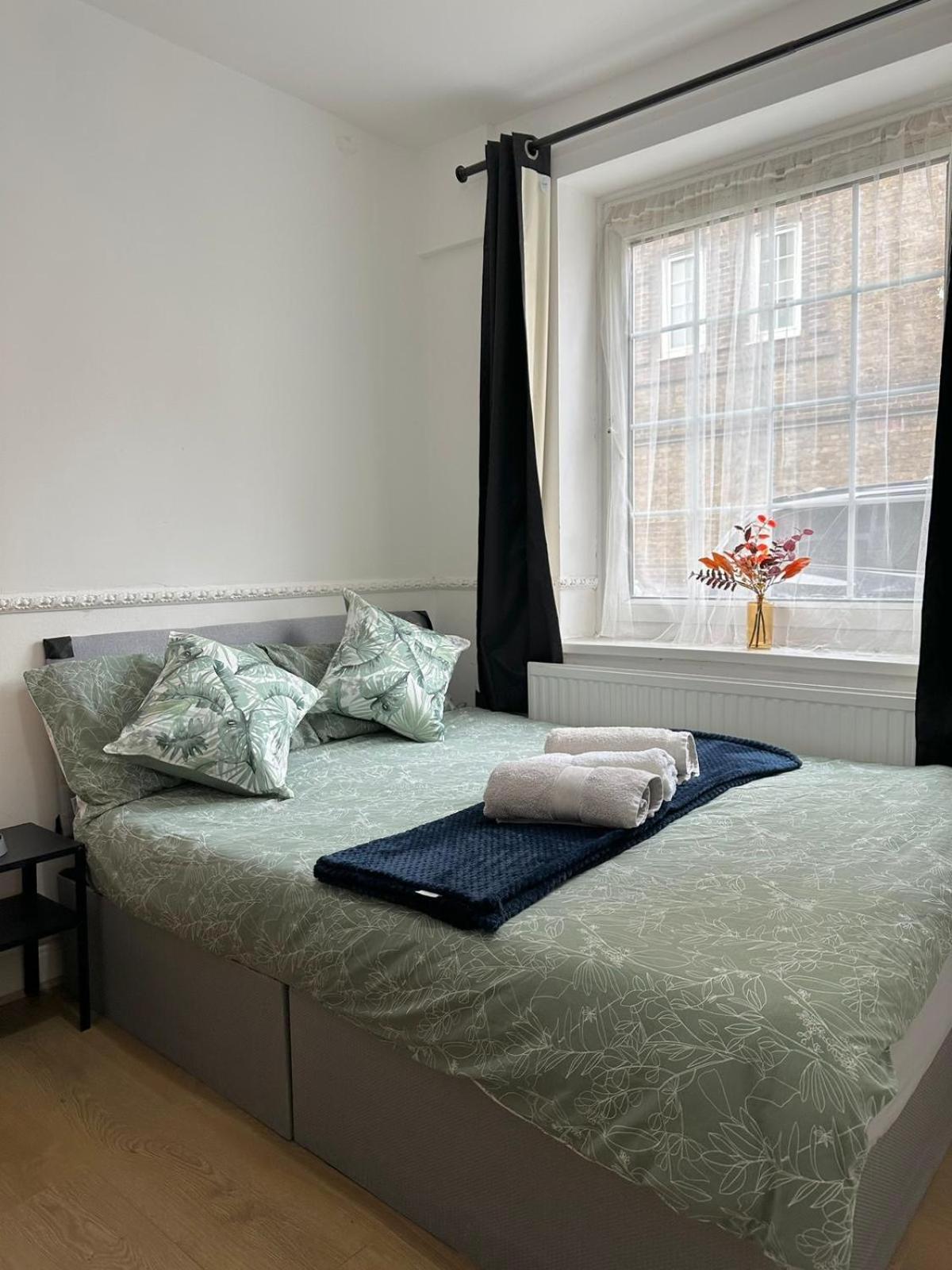 2 Bedroom Flat, 2 Minutes Walk To Bethnalgreen Station, Central Лондон Екстериор снимка