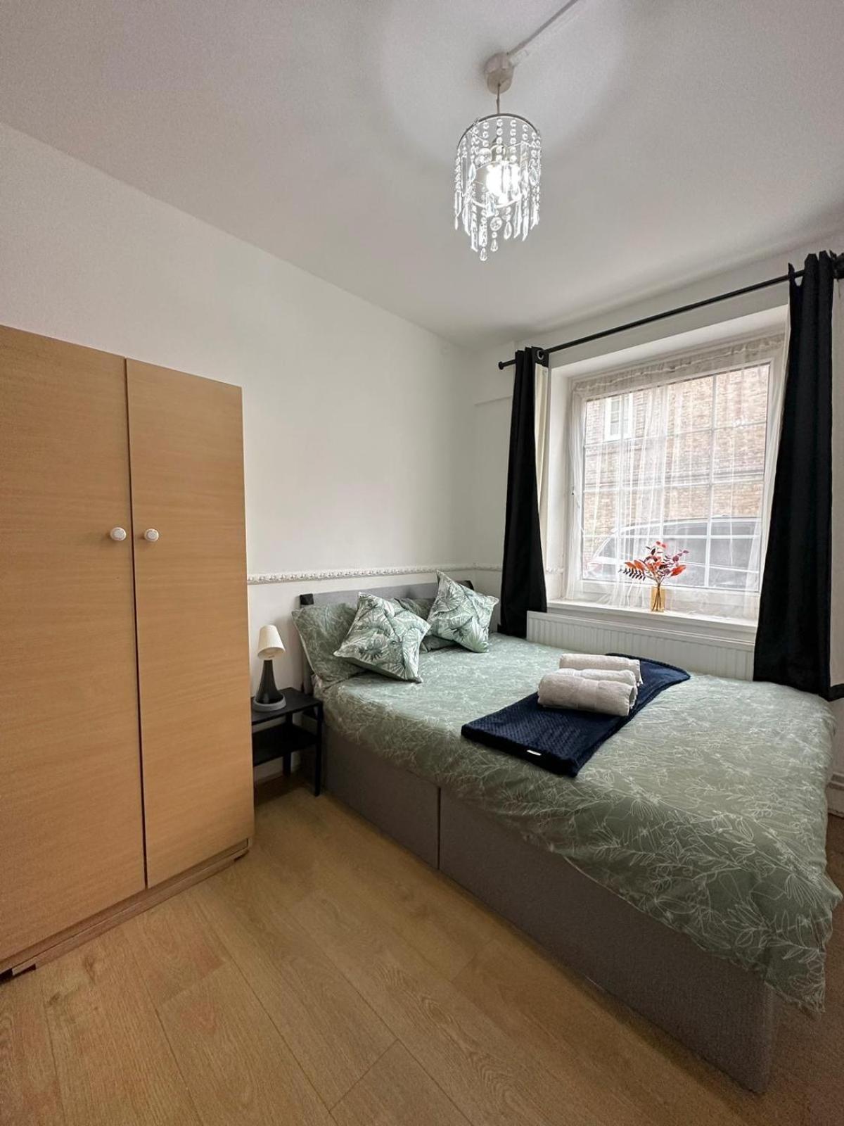 2 Bedroom Flat, 2 Minutes Walk To Bethnalgreen Station, Central Лондон Екстериор снимка